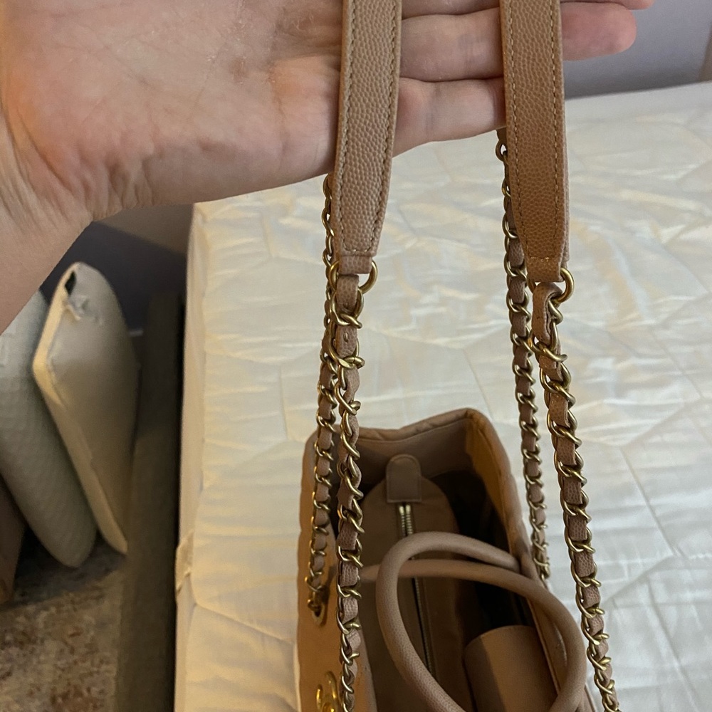 Chanel tote - Picture 5 of 10